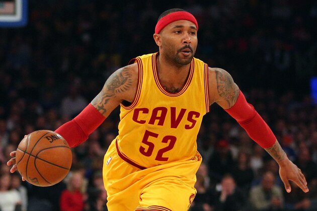 Mar 26, 2016; New York, NY, USA; Cleveland Cavaliers point guard Mo Williams (52) in action against the New York Knicks at Madison Square Garden. Mandatory Credit: Brad Penner-USA TODAY Sports
