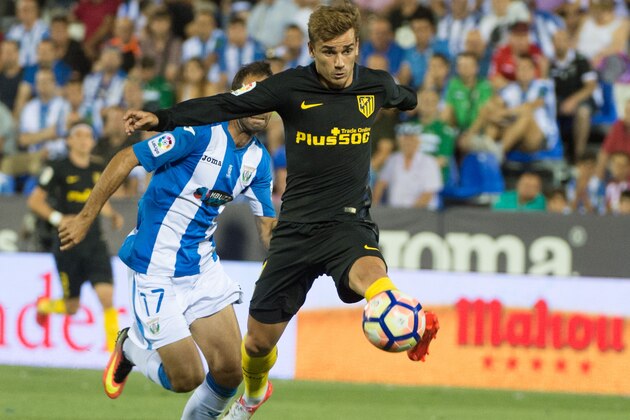 Atletico Madrid's French forward Antoine Griezmann controls the ball during the Spanish league football match Club Deportivo Leganes SAD vs Club Atletico de Madrid at the Estadio Municipal Butarque in Leganes on the outskirts of Madrid on August 27, 2016. / AFP / CURTO DE LA TORRE        (Photo credit should read CURTO DE LA TORRE/AFP/Getty Images)