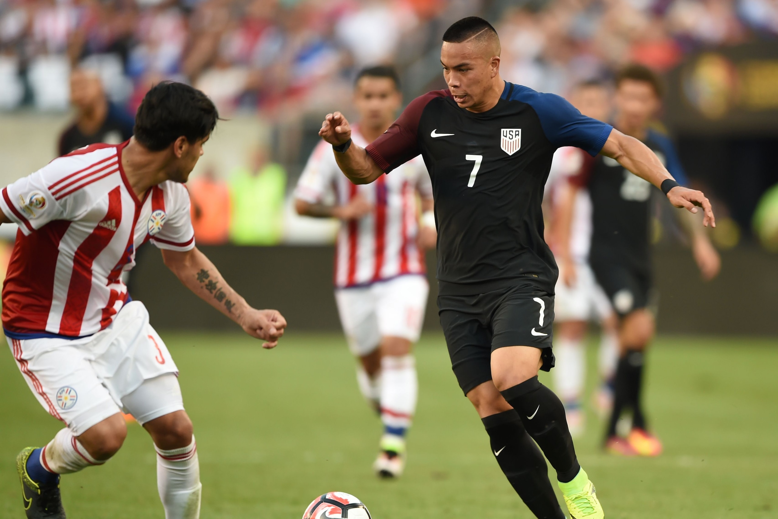 USA's Bobby Wood (R) is marked by Paraguay's Gustavo Raul Gomez during their Copa America Centenario football tournament match in Philadelphia, Pennsylvania, United States, on June 11, 2016.  / AFP / DON EMMERT        (Photo credit should read DON EMMERT/AFP/Getty Images)