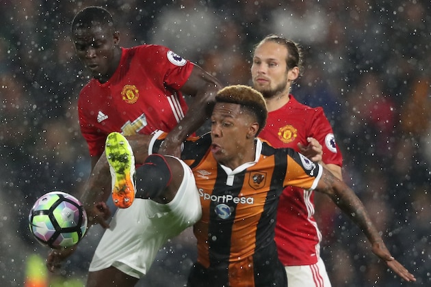 HULL, ENGLAND - AUGUST 27: Eric Bailly of Manchester United and Abel Hernandez of Hull City during the Premier League match between Hull City and Manchester United at KC Stadium on August 27, 2016 in Hull, England. (Photo by Matthew Ashton - AMA/Getty Images)