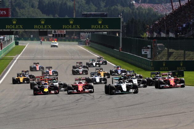 SPA, BELGIUM - AUGUST 28: Nico Rosberg of Germany driving the (6) Mercedes AMG Petronas F1 Team Mercedes F1 WO7 Mercedes PU106C Hybrid turbo leads Kimi Raikkonen of Finland driving the (7) Scuderia Ferrari SF16-H Ferrari 059/5 turbo (Shell GP), Sebastian Vettel of Germany driving the (5) Scuderia Ferrari SF16-H Ferrari 059/5 turbo (Shell GP), Max Verstappen of the Netherlands driving the (33) Red Bull Racing Red Bull-TAG Heuer RB12 TAG Heuer and the rest of the field at the start during the Formula One Grand Prix of Belgium at Circuit de Spa-Francorchamps on August 28, 2016 in Spa, Belgium  (Photo by Mark Thompson/Getty Images)