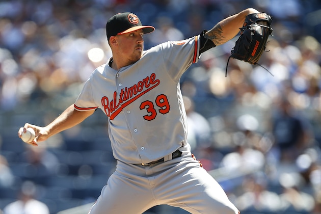 NEW YORK, NY - AUGUST 28: Pitcher Kevin Gausman #39 Baltimore Orioles delivers a pitch against the New York Yankees during the first inning of a game at Yankee Stadium on August 28, 2016 in the Bronx borough of New York City. (Photo by Rich Schultz/Getty Images)