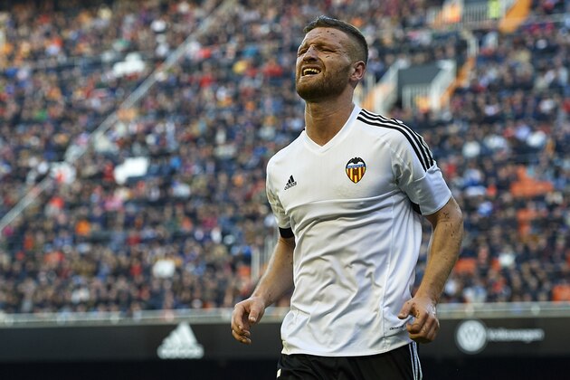 VALENCIA, SPAIN - DECEMBER 19:  Shkodran Mustafi of Valencia reacts during the La Liga match between Valencia CF and Getafe CF at Estadi de Mestalla on December 19, 2015 in Valencia, Spain.  (Photo by Manuel Queimadelos Alonso/Getty Images)