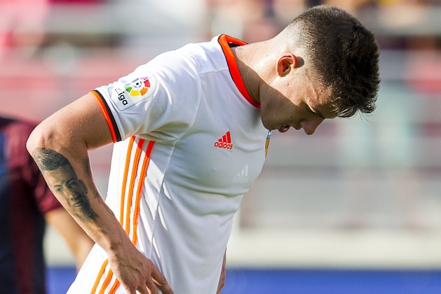 EIBAR, SPAIN - AUGUST 27: Santiago Mina of Valencia CF reacts during the La Liga match between SD Eibar and Valencia CF at Ipurua Municipal Stadium on August 27, 2016 in Eibar, Spain.  (Photo by Juan Manuel Serrano Arce/Getty Images)