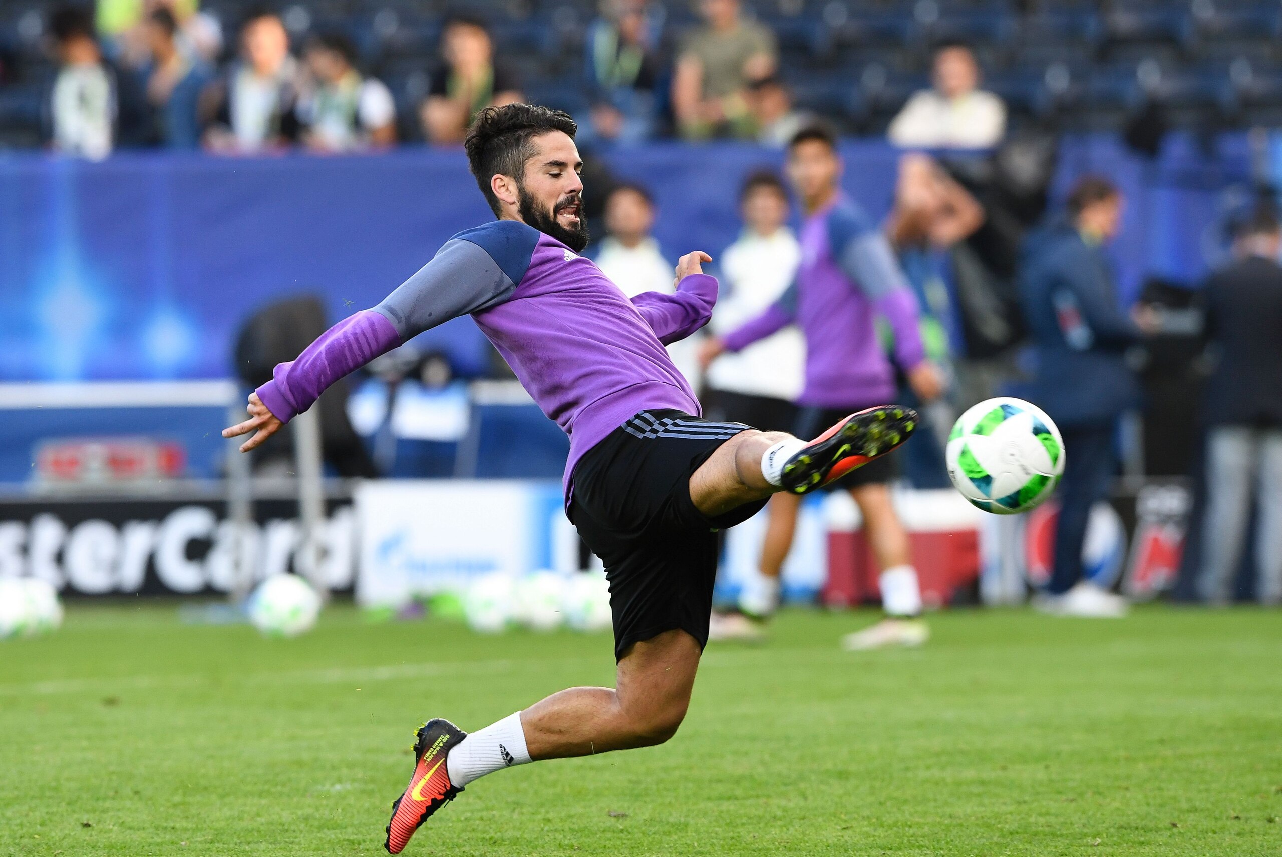 Real Madrid's Spanish midfielder Isco takes part in a training session on August 8, 2016 at the Lerkendal Stadion in Trondheim, on the eve of the UEFA Super Cup final football match between Real Madrid CF and Sevilla FC. / AFP / JONATHAN NACKSTRAND        (Photo credit should read JONATHAN NACKSTRAND/AFP/Getty Images)