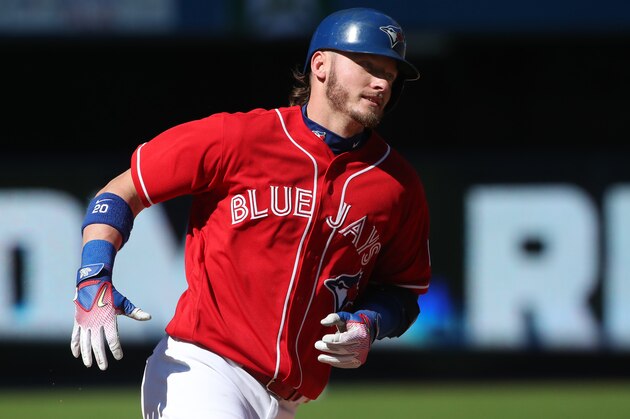 TORONTO, CANADA - AUGUST 28: Josh Donaldson #20 of the Toronto Blue Jays circles the bases after hitting his third home run of the game in the eighth inning during MLB game action against the Minnesota Twins on August 28, 2016 at Rogers Centre in Toronto, Ontario, Canada. (Photo by Tom Szczerbowski/Getty Images)