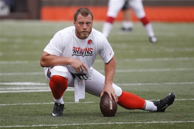 Cleveland Browns outside linebacker Paul Kruger warms up during practice before an NFL preseason football game against the Atlanta Falcons, Thursday, Aug. 18, 2016, in Cleveland. (AP Photo/Ron Schwane)