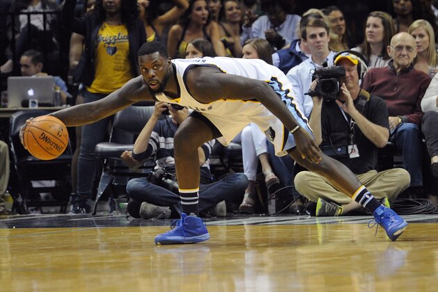 MEMPHIS, TENNESSEE - APRIL 09:  Lance Stephenson #1 of the Memphis Grizzlies plays against the Golden State Warriors during a 100-99 Warriors victory over the Grizzlies at FedExForum on April 9, 2016 in Memphis, Tennessee. The victory gives Golden State 71 wins for the season. NOTE TO USER: User expressly acknowledges and agrees that, by downloading and or using this photograph, User is consenting to the terms and conditions of the Getty Images License Agreement.  (Photo by Frederick Breedon/Getty Images)