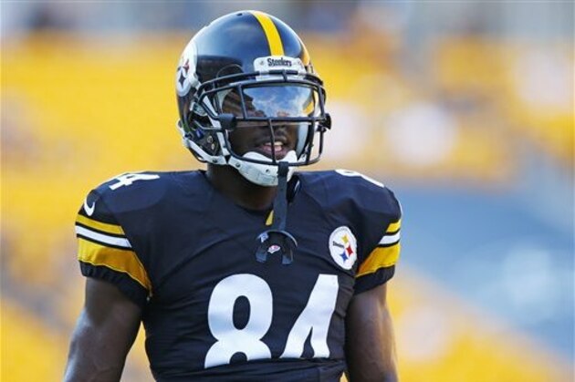 Pittsburgh Steelers wide receiver Antonio Brown (84) warms up before an NFL exhibition football game against the Detroit Lions in Pittsburgh, Friday, Aug. 12, 2016. (AP Photo/Jared Wickerham)