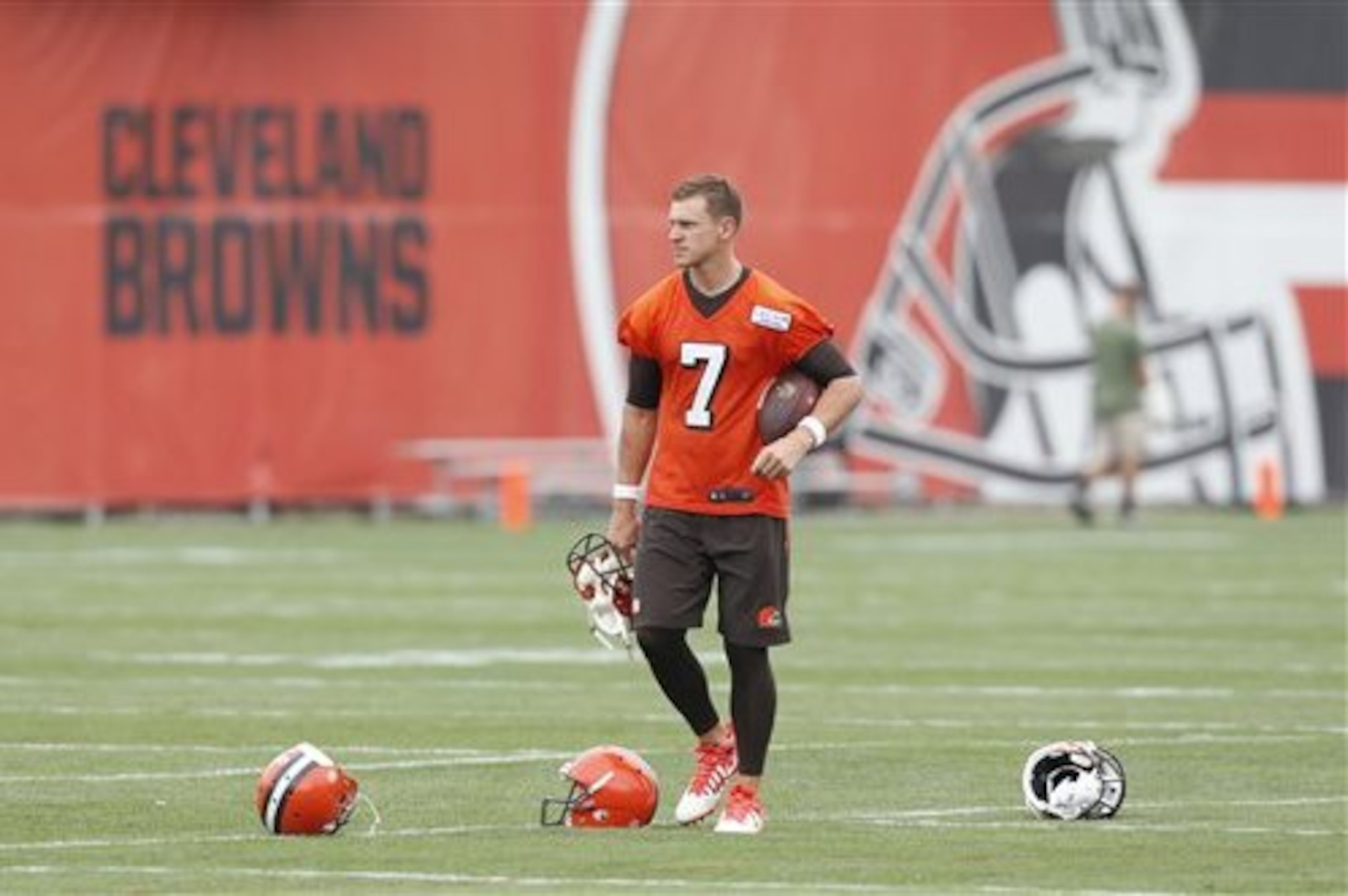Cleveland Browns quarterback Austin Davis during practice at the NFL football team's training camp Friday, July 29, 2016, in Berea, Ohio. (AP Photo/Ron Schwane)