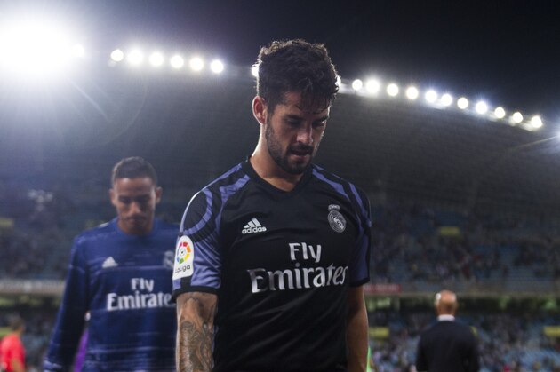 SAN SEBASTIAN, SPAIN - AUGUST 21:  Isco of Real Madrid reacts on after to the start the La Liga match between Real Sociedad de Futbol and Real Madrid at Estadio Anoeta on August 21, 2016 in San Sebastian, Spain.  (Photo by Juan Manuel Serrano Arce/Getty Images)