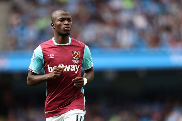 MANCHESTER, ENGLAND - AUGUST 28: Enner Valencia of West Ham during the Premier League match between Manchester City and West Ham United at Etihad Stadium on August 27, 2016 in Manchester, England. (Photo by Matthew Ashton - AMA/Getty Images)