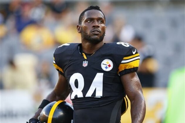 Pittsburgh Steelers wide receiver Antonio Brown (84) warms up before an NFL exhibition football game against the Detroit Lions in Pittsburgh, Friday, Aug. 12, 2016. Brown did not play. (AP Photo/Jared Wickerham)