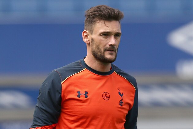LIVERPOOL, ENGLAND - AUGUST 13: Hugo Lloris of Tottenham Hotspur warms up during the Premier League match between Everton and Tottenham Hotspur at Goodison Park on August 13, 2016 in Liverpool, England.  (Photo by Jan Kruger/Getty Images)