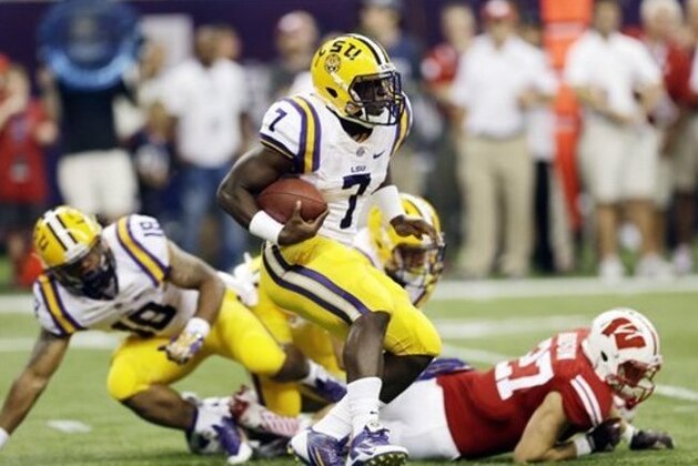 LSU's Leonard Fournette runs back a kickoff during the first half of an NCAA college football game against Wisconsin Saturday, Aug. 30, 2014, in Houston. (AP Photo/David J. Phillip)