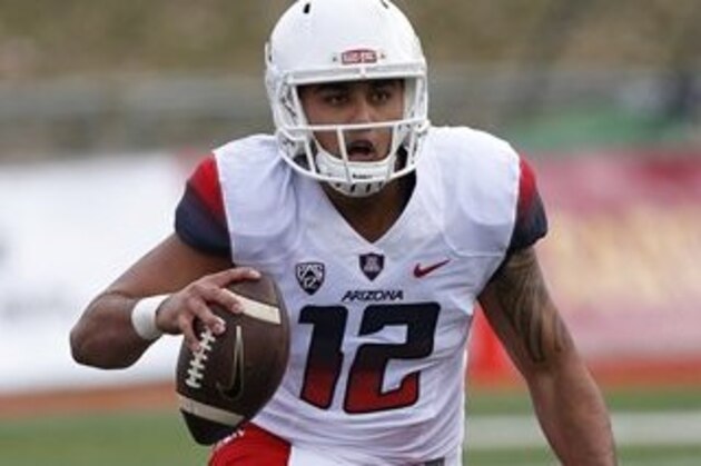 Arizona quarterback Anu Solomon runs for yardage during the first half of the New Mexico Bowl NCAA college football game against New Mexico in Albuquerque, N.M., Saturday, Dec. 19, 2015. (AP Photo/Andres Leighton)