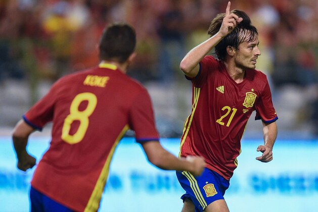 Spain's David Silva celebrates with teammates after scoring a goal during the friendly football match between Belgium and Spain, at the King Baudouin Stadium, on September 1, 2016 in Brussels.  / AFP / JOHN THYS        (Photo credit should read JOHN THYS/AFP/Getty Images)