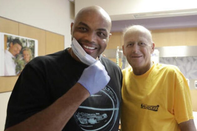 Charles Barkley visited Craig Sager in the hospital against doctor's orders.