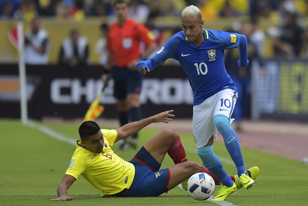 Brazil's Neymar Jr (R) vies for the ball with Ecuador's Christian Noboa during their 2018 FIFA World Cup qualifying football match between Ecuador and Brazil at the Atahualpa stadium in Quito, on September 1, 2016. / AFP / RODRIGO BUENDIA        (Photo credit should read RODRIGO BUENDIA/AFP/Getty Images)
