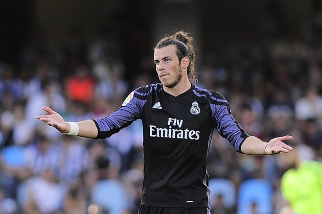 Real Madrid's Welsh forward Gareth Bale gestures during the Spanish league football match Real Sociedad vs Real Madrid CF at the Anoeta stadium in San Sebastian on August 21, 2016. / AFP / ANDER GILLENEA        (Photo credit should read ANDER GILLENEA/AFP/Getty Images)