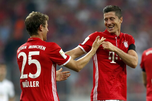 MUNICH, GERMANY - AUGUST 26:  Robert Lewandowski (R) of Bayern Muenchen celebrates scoring his team's third goal with his team mate Thomas Mueller during the Bundesliga match between Bayern Muenchen and Werder Bremen at Allianz Arena on August 26, 2016 in Munich, Germany.  (Photo by Boris Streubel/Getty Images)