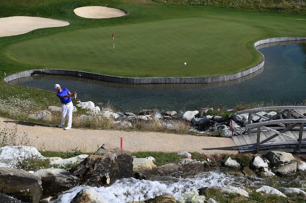 CRANS-MONTANA, SWITZERLAND - SEPTEMBER 02:  Sam Brazel of Australia plays his second shot on the 17th hole during the second round of the Omega European Masters at Crans-sur-Sierre Golf Club on September 2, 2016 in Crans-Montana, Switzerland.  (Photo by Ross Kinnaird/Getty Images)