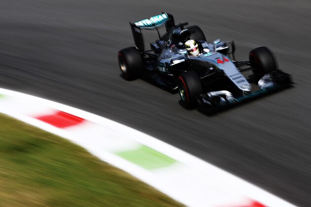 MONZA, ITALY - SEPTEMBER 02:  Lewis Hamilton of Great Britain driving the (44) Mercedes AMG Petronas F1 Team Mercedes F1 WO7 Mercedes PU106C Hybrid turbo on track during practice for the Formula One Grand Prix of Italy at Autodromo di Monza on September 2, 2016 in Monza, Italy.  (Photo by Mark Thompson/Getty Images)