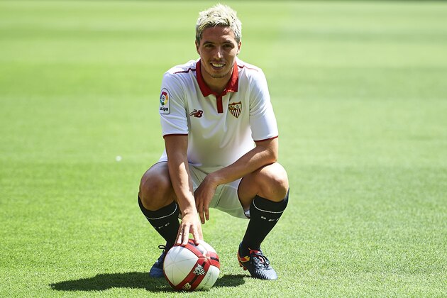 SEVILLE, SPAIN - SEPTEMBER 01:  Samir Nasri of Sevilla FC during his official presentation at the Estadio Ramon Sanchez Pizjuan on September 1, 2016 in Seville, Spain.  (Photo by Aitor Alcalde Colomer/Getty Images)