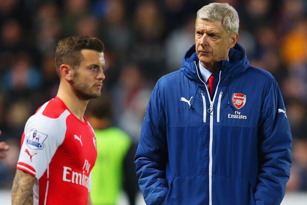 HULL, ENGLAND - MAY 04:  Arsene Wenger manager of Arsenal looks on as Jack Wilshere of Arsenal prepares to come onto the pitch during the Barclays Premier League match between Hull City and Arsenal at KC Stadium on May 4, 2015 in Hull, England.  (Photo by Alex Livesey/Getty Images)