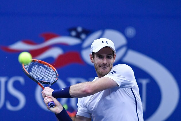 Andy Murray of Great Britain hits the ball against Marcel Granollers of Spain during their 2016 US Open Men's Singles match at the USTA Billie Jean King National Tennis Center in New York on September 1, 2016. / AFP / EDUARDO MUNOZ ALVAREZ        (Photo credit should read EDUARDO MUNOZ ALVAREZ/AFP/Getty Images)