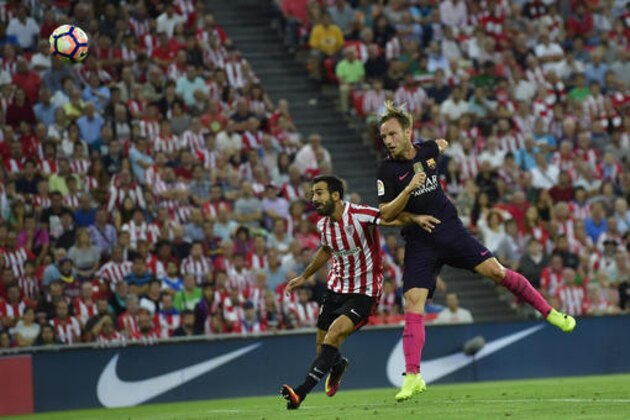 FC Barcelona's Ivan Rakitic, right, heads the ball to goal beside Athletic Bilbao's Mikel Balenziaga, during the Spanish La Liga soccer match between FC Barcelona and Athletic Bilbao, at San Mames stadium, in Bilbao, northern Spain, Sunday, Aug. 28, 2016. (AP Photo/Alvaro Barrientos)