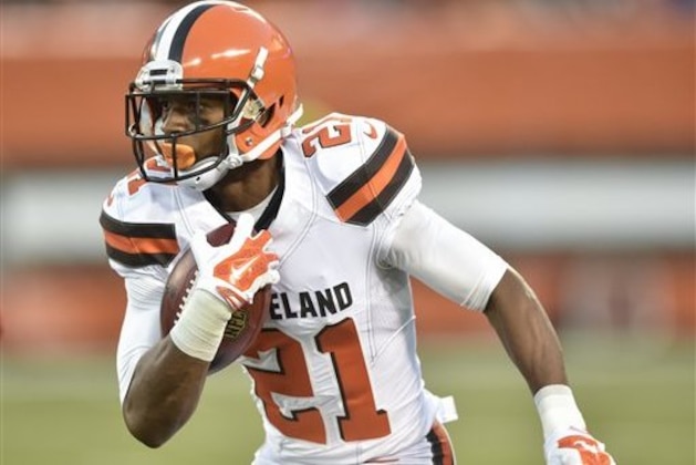 Cleveland Browns kick returner Justin Gilbert runs the ball in the first half of an NFL preseason football game against the Atlanta Falcons, Thursday, Aug. 18, 2016, in Cleveland. (AP Photo/David Richard)