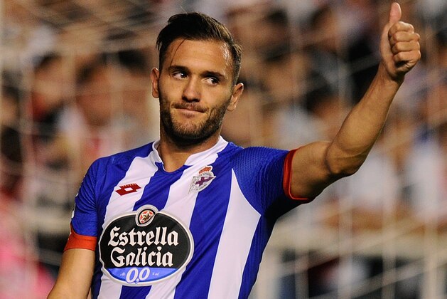 MADRID, SPAIN - SEPTEMBER 14:  Lucas Perez of RC Deportivo la Coruna reacts during the La Liga match between Rayo Vallecano and RC Deportivo La Coruna at Estadio Teresa Rivero on September 14, 2015 in Madrid, Spain.  (Photo by Denis Doyle/Getty Images)