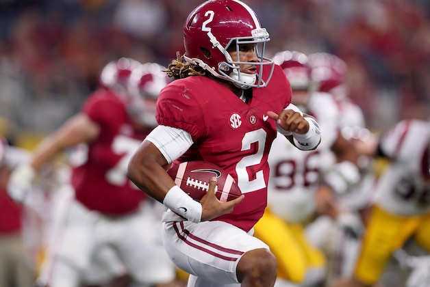 ARLINGTON, TX - SEPTEMBER 03:  Jalen Hurts #2 of the Alabama Crimson Tide carries the ball against the USC Trojans in the third quarter during the AdvoCare Classic at AT&T Stadium on September 3, 2016 in Arlington, Texas.  (Photo by Tom Pennington/Getty Images)