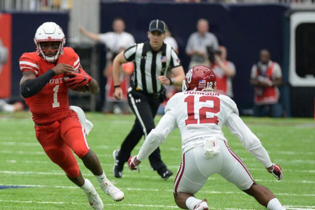 Houston quarterback Greg Ward Jr. (1) runs against Oklahoma defensive back Will Johnson (12) in the first half of an NCAA college football game Saturday, Sept. 3, 2016, in Houston. (AP Photo/George Bridges)
