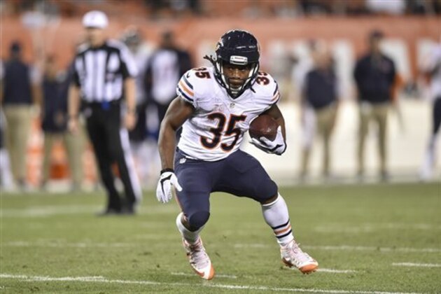 Chicago Bears running back Jacquizz Rodgers runs the ball in the second half of an NFL preseason football game against the Cleveland Browns, Thursday, Sept. 1, 2016, in Cleveland. The Bears won 21-7. (AP Photo/David Richard)