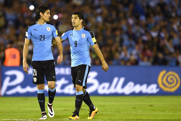 Uruguay's Luis Suarez (R) and Uruguay's Edinson Cavani speak during their Russia 2018 FIFA World Cup South American Qualifiers' football match against Peru at the Centenario stadium in Montevideo, on March 29, 2016.  AFP PHOTO / PABLO PORCIUNCULA / AFP / PABLO PORCIUNCULA        (Photo credit should read PABLO PORCIUNCULA/AFP/Getty Images)