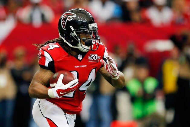 ATLANTA, GA - JANUARY 03:  Devonta Freeman #24 of the Atlanta Falcons runs the ball during the first half against the New Orleans Saints at the Georgia Dome on January 3, 2016 in Atlanta, Georgia.  (Photo by Kevin C. Cox/Getty Images)