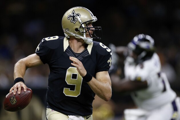 NEW ORLEANS, LA - SEPTEMBER 01:  Drew Brees #9 of the New Orleans Saints looks to pass during a game at Mercedes-Benz Superdome on September 1, 2016 in New Orleans, Louisiana.  (Photo by Jonathan Bachman/Getty Images)