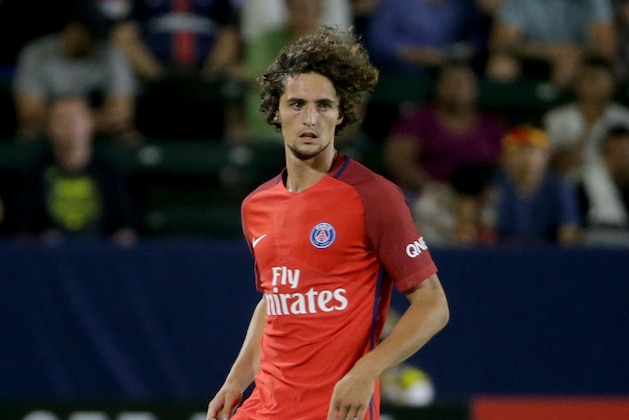 CARSON, CA - JULY 30:  Adrien Rabiot #25 of Paris Saint-Germain in action against Leicester City during the 2016 International Champions Cup at StubHub Center on July 30, 2016 in Carson, California.  (Photo by Jeff Gross/Getty Images)