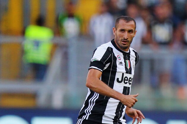 ROME, ITALY - AUGUST 27:  Giorgio Chiellini of Juventus FC in action during the Serie A match between SS Lazio and Juventus FC at Stadio Olimpico on August 27, 2016 in Rome, Italy.  (Photo by Paolo Bruno/Getty Images)