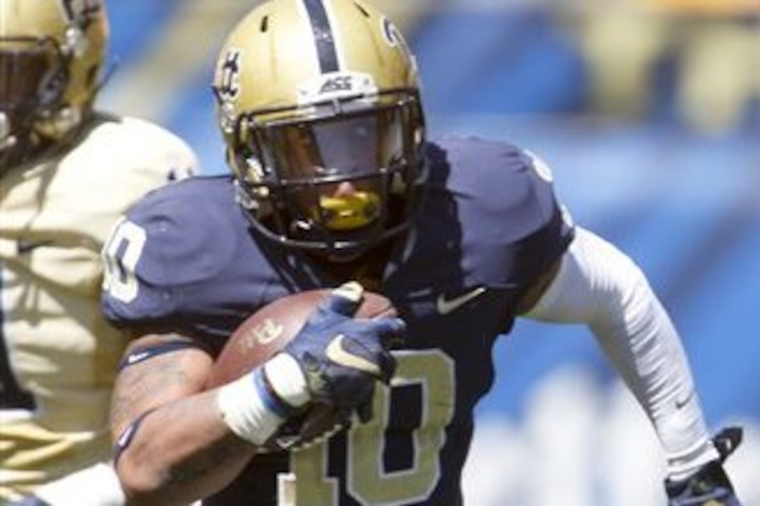 Pittsburgh wide receiver Quadree Henderson (10) makes a touchdown run of over 60 yards on a reverse in the first half of the spring NCAA football game, Saturday, April 16, 2016 in Pittsburgh. (AP Photo/Keith Srakocic)
