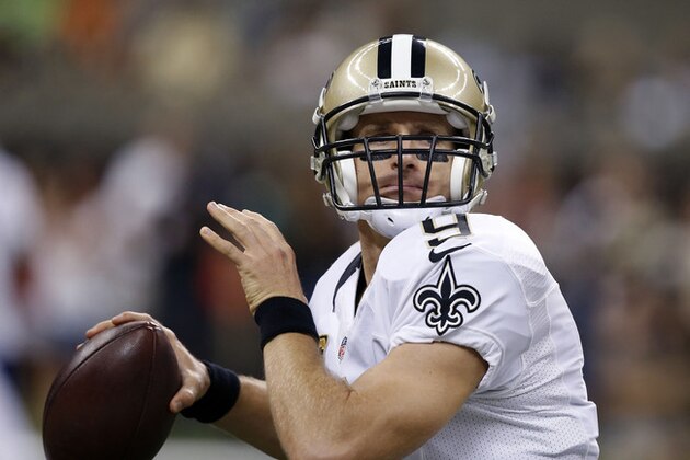 New Orleans Saints quarterback Drew Brees (9) warms up before an NFL football game against the Tampa Bay Buccaneers in New Orleans, Sunday, Sept. 20, 2015. (AP Photo/Jonathan Bachman)