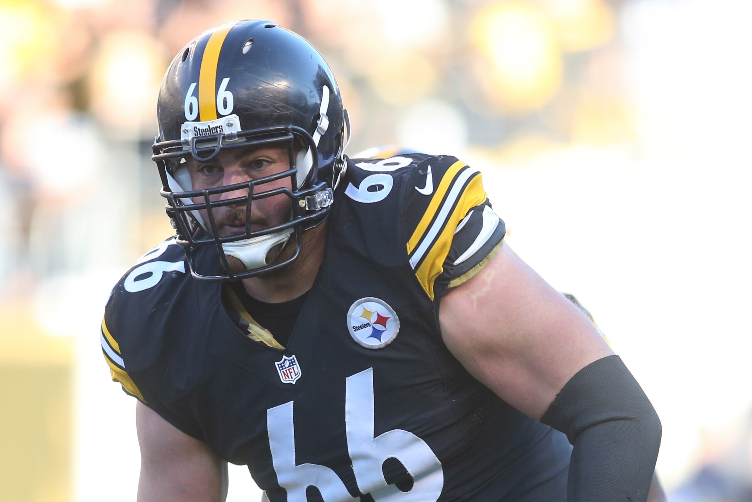 Nov 8, 2015; Pittsburgh, PA, USA; Pittsburgh Steelers guard David DeCastro (66) blocks at the line of scrimmage against the Oakland Raiders during the third quarter at Heinz Field. The Steelers won 38-35. Mandatory Credit: Charles LeClaire-USA TODAY Sports
