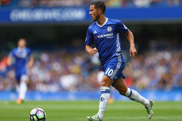 LONDON, ENGLAND - AUGUST 27: Eden Hazard of Chelsea in action during the Premier League match between Chelsea and Burnley at Stamford Bridge on August 27, 2016 in London, England.  (Photo by Steve Bardens/Getty Images)