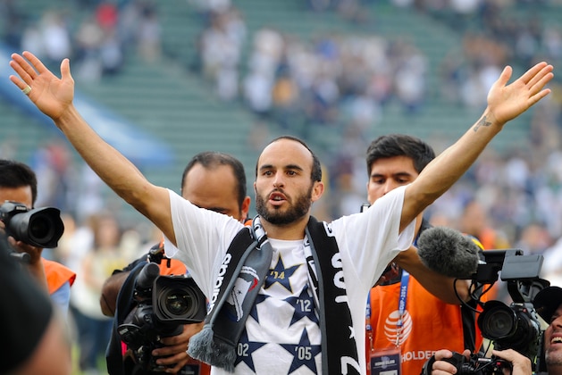 LOS ANGELES, CA - DECEMBER 07:  Landon Donovan of the Los Angeles Galaxy does a lap of honor to salute the fans after the Galaxy defeated the the New England Revolution during the 2014 MLS Cup match at the at StubHub Center on December 7, 2014 in Los Angeles, California.  (Photo by Robert Laberge/Getty Images)