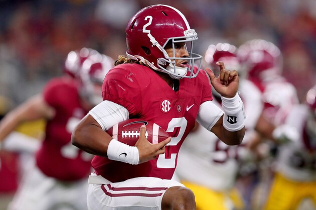 ARLINGTON, TX - SEPTEMBER 03:  Jalen Hurts #2 of the Alabama Crimson Tide carries the ball against the USC Trojans in the third quarter during the AdvoCare Classic at AT&T Stadium on September 3, 2016 in Arlington, Texas.  (Photo by Tom Pennington/Getty Images)