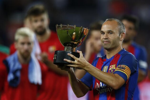 FC Barcelona's Andres Iniesta holds the Joan Gamper trophy after his team defeated Sampdoria after a friendly soccer match between FC Barcelona and Sampdoria at the Camp Nou in Barcelona, Spain, Wednesday, Aug. 10, 2016. (AP Photo/Manu Fernandez)