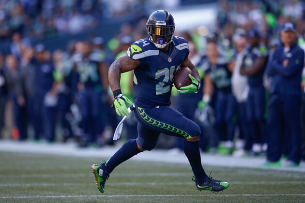 SEATTLE, WA - SEPTEMBER 27:  Running back Marshawn Lynch #24 of the Seattle Seahawks rushes against the Chicago Bears at CenturyLink Field on September 27, 2015 in Seattle, Washington.  (Photo by Otto Greule Jr/Getty Images)