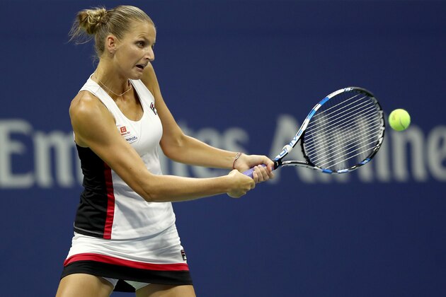 NEW YORK, NY - SEPTEMBER 08:  Karolina Pliskova of the Czech Republic returns a shot to Serena Williams of the United States during their Women's Singles Semifinal Match on Day Eleven of the 2016 US Open at the USTA Billie Jean King National Tennis Center on September 8, 2016 in the Flushing neighborhood of the Queens borough of New York City.  (Photo by Elsa/Getty Images)
